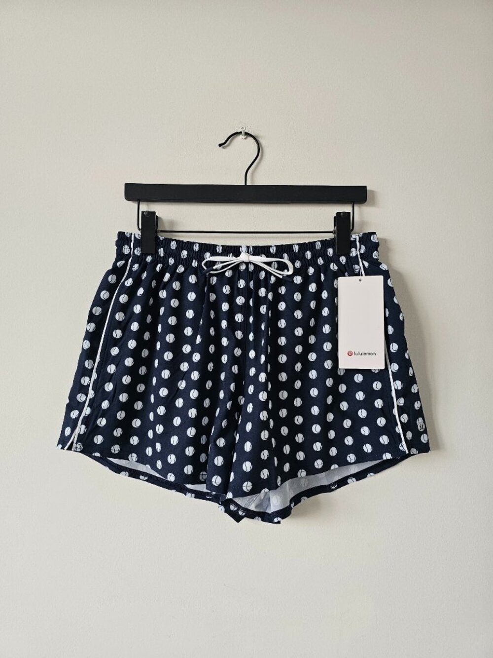 NWT LULULEMON White Blue Polka Court Rival High Rise Short 3" Lined Size 6